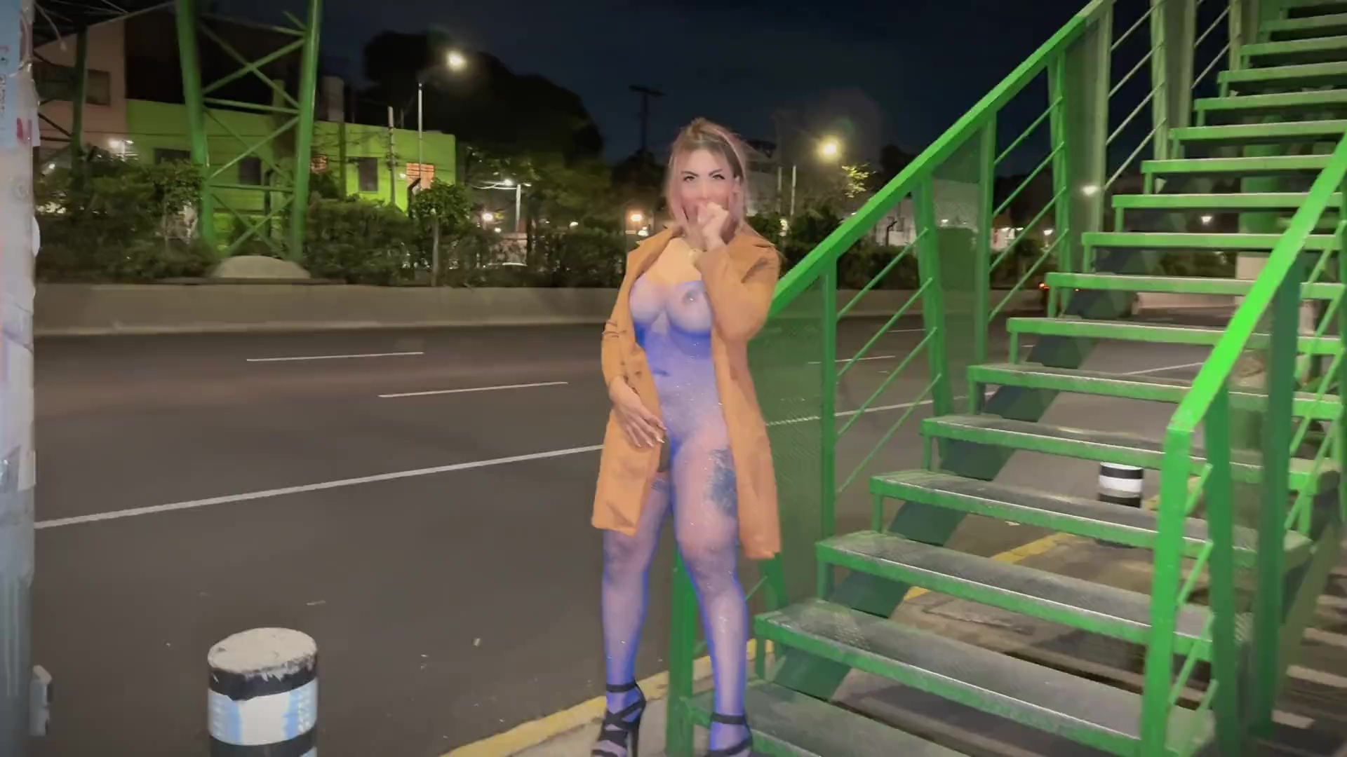 Latina Tranny’de See-Through Giysileri Siktir et onu Erkek Arkadaşı